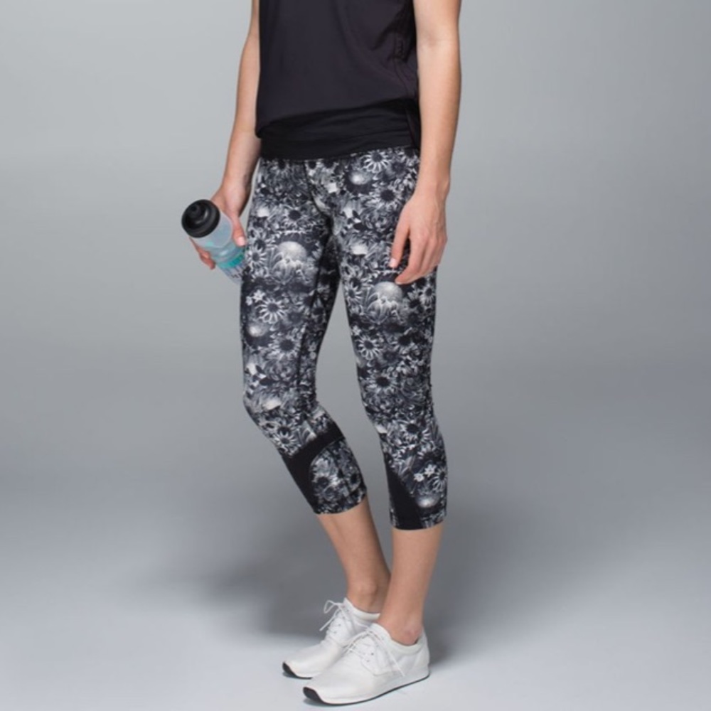Lululemon Inspire Crop II *Luxtreme - Flowabunga Black Angel Wing / Black - Picture 7 of 8